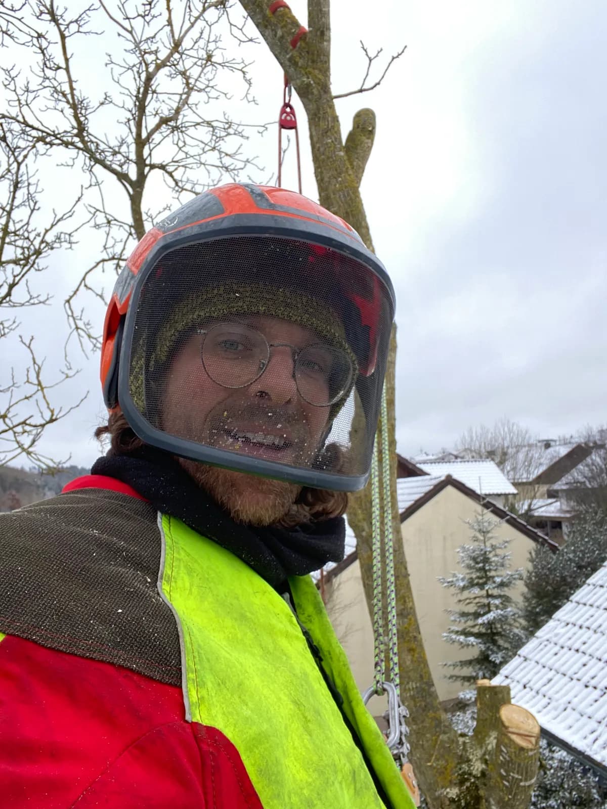 Massimo Ventura mit Kletterhelm im Einsatz